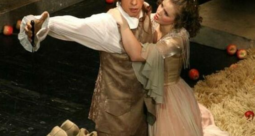 Аферистка с сайта знакомств обманула новороссийца, попросив купить билет в театр