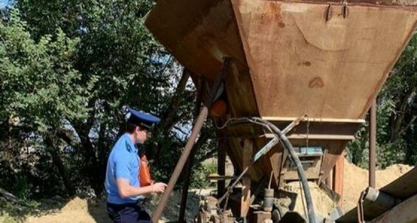 Страшная смерть: в Анапе подростка затянуло в конвейерную ленту на стройке