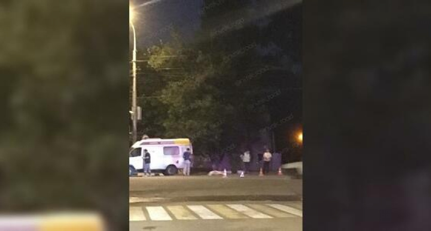 В Новороссийске «легковушка» насмерть сбила пешехода: в сеть выложили видео с места ДТП