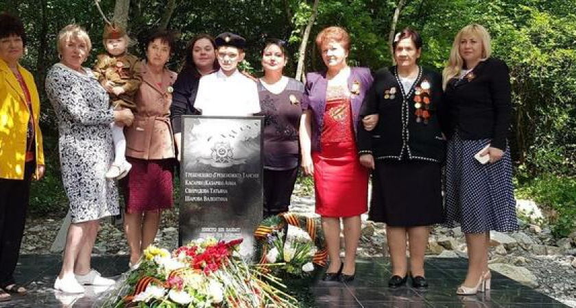 В Новороссийске открыли памятник девушкам-зенитчицам, которые обороняли город от налетов вражеской авиации