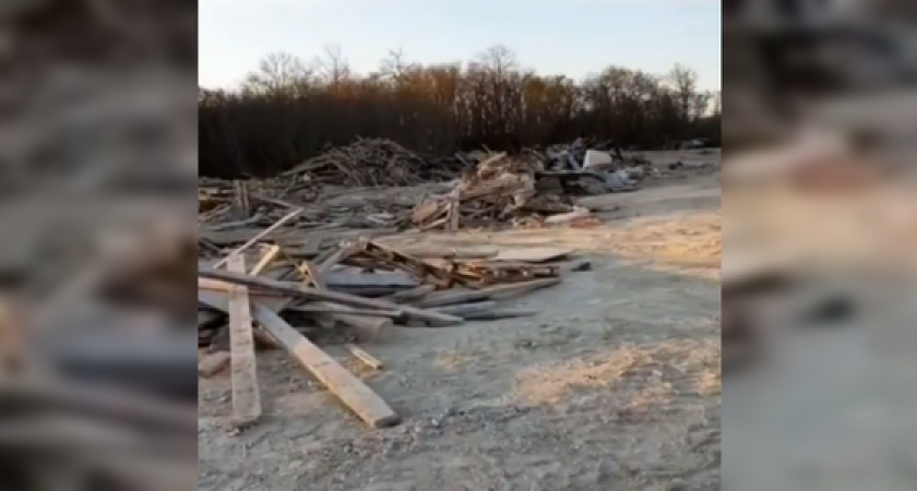 Жители Новороссийска нашли в лесу свалку строительного мусора (видео)