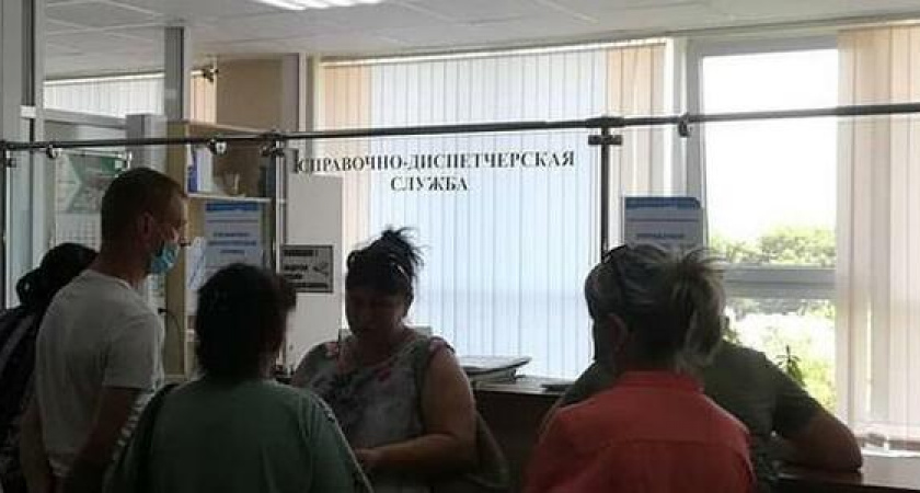 "40 человек в очереди на 6 окошек": новороссийцы о давке в  пенсионном фонде