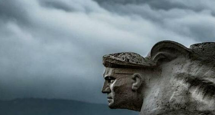 Погода с характером декабря: 15 невероятных фото бороды над Новороссийском