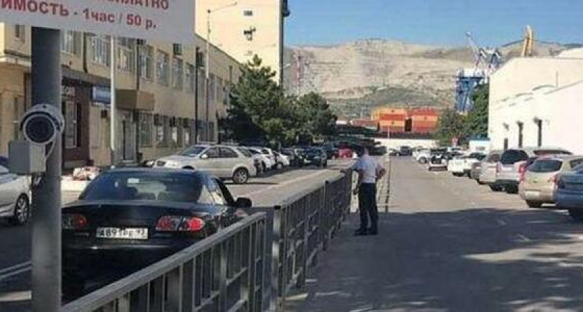 Власти объясняют пользу платных парковок в Новороссийске