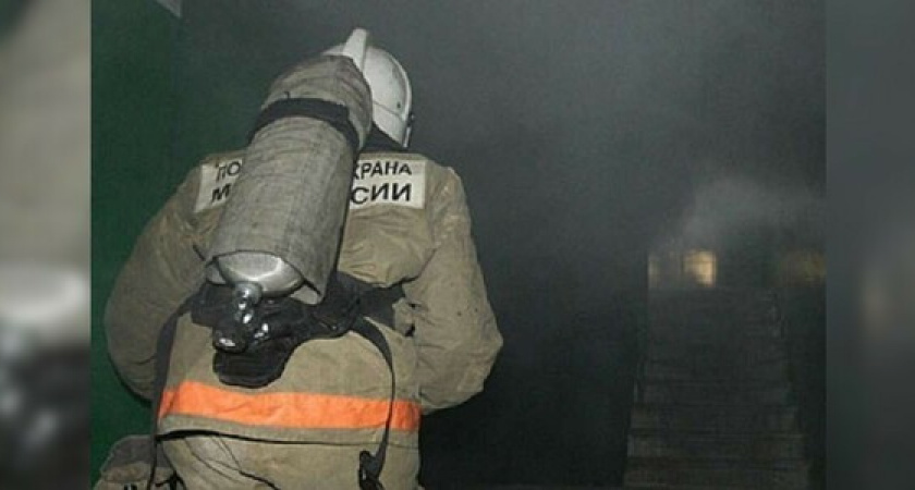 В Новороссийске во время ночного пожара серьезно пострадал мужчина: пострадавший госпитализирован