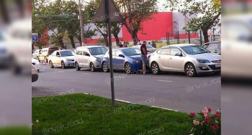 В Новороссийске в ДТП столкнулись сразу 4 автомобиля