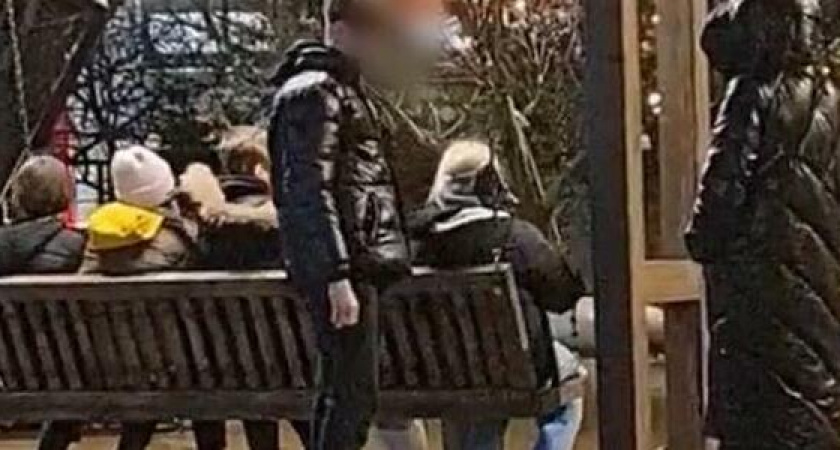 "Портят такую красоту!"- новороссийские подростки ломают качели в обновленном сквере Чайковского