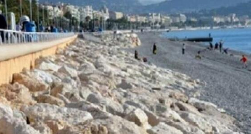 В Новороссийске на новых пляжах до конца года обустроят волноломы, буны и волногасящую берму