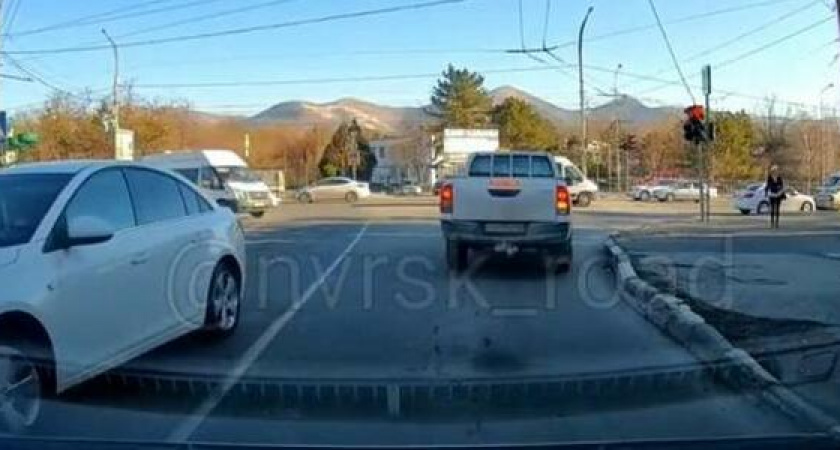 «Смотрим на себя со стороны, узнаем знакомых». Видеоподборка грубых нарушений ПДД на дорогах Новороссийска