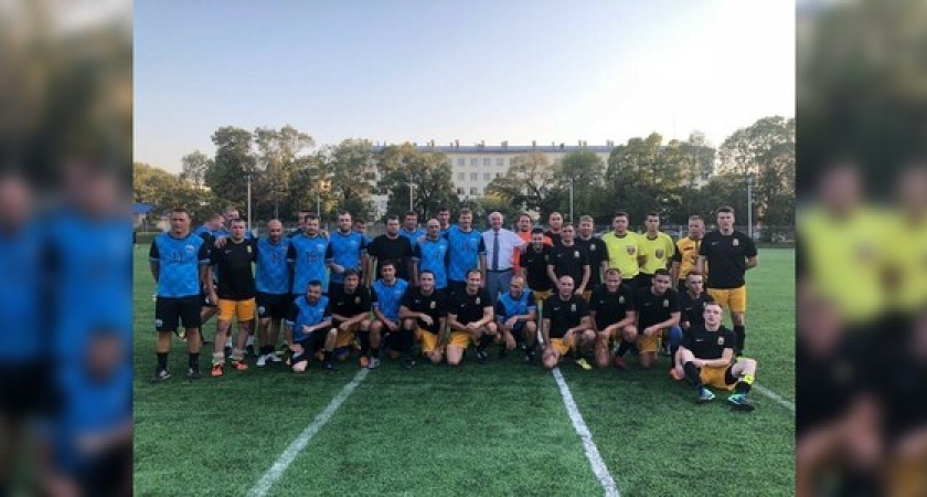 Чиновники Новороссийска сыграли в футбол с ветеранами ФК «Черноморец»