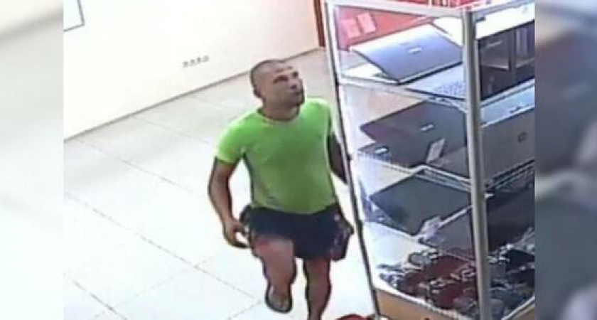 Кража ноутбуков из ломбарда в Новороссийске попала на видео: преступников разыскивает полиция