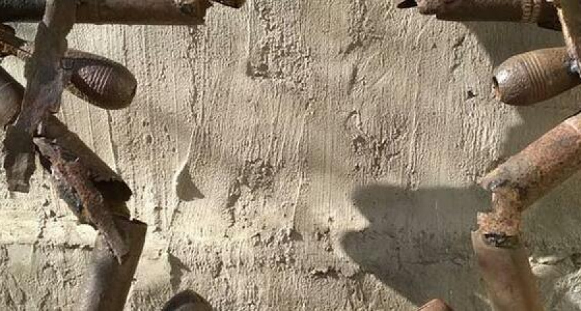 К 9 Мая новороссийские поисковики создали скульптуру в виде звезды из осколков снарядов ВОВ