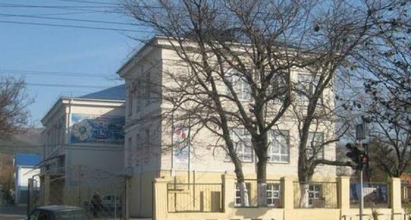 В новороссийской школе № 18 эвакуировали 475 человек