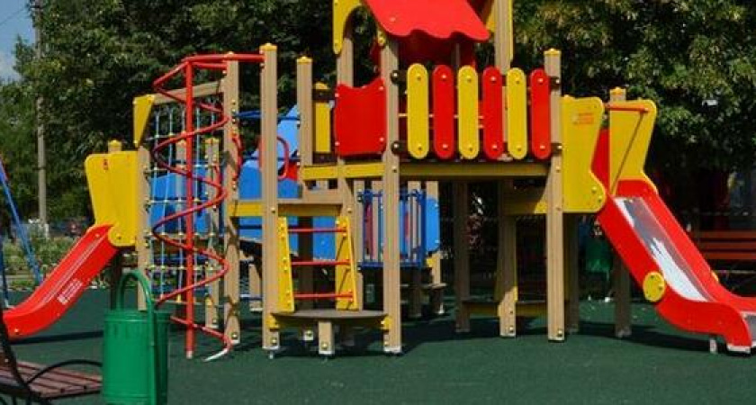 В Южном районе Новороссийска установят детский игровой комплекс за 418 000 рублей