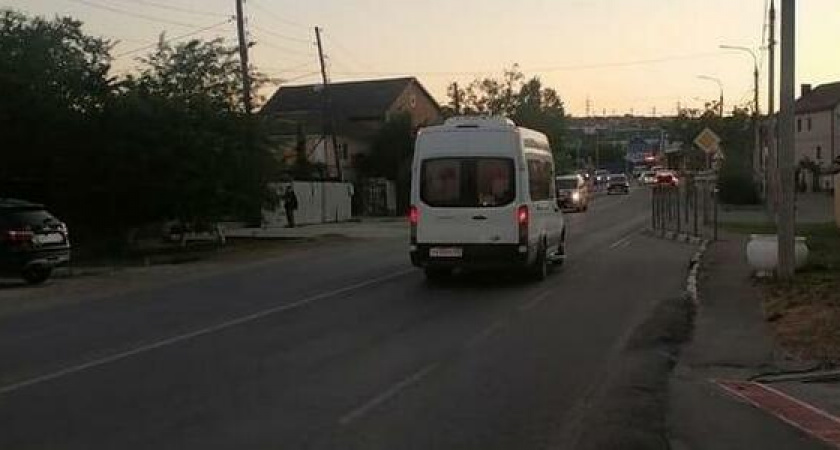 «Это просто крик души!»: новороссийка пожаловалась на «пролетающие мимо» маршрутки в вечернее время