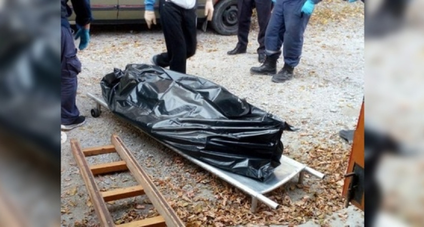 Новороссийские спасатели извлекли тело мужчины из подвала гаража