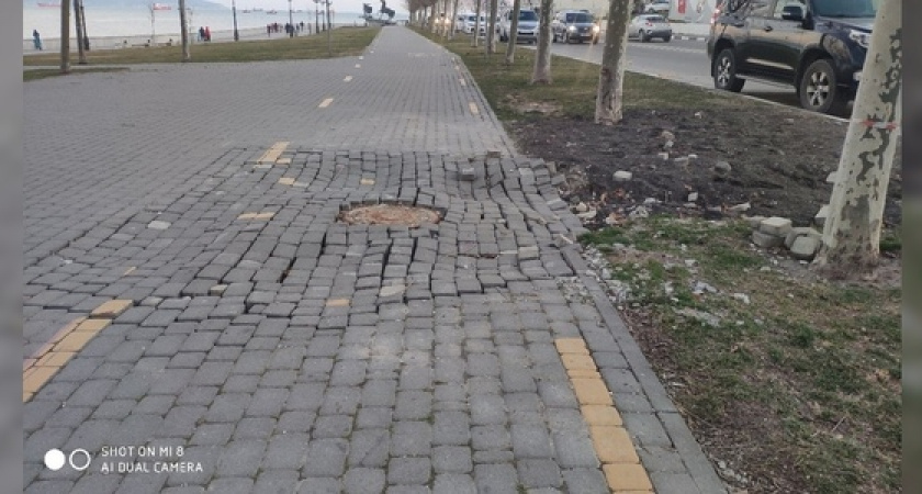 «Структуры не прогрузились». На набережной Новороссийска «поплыла» плитка