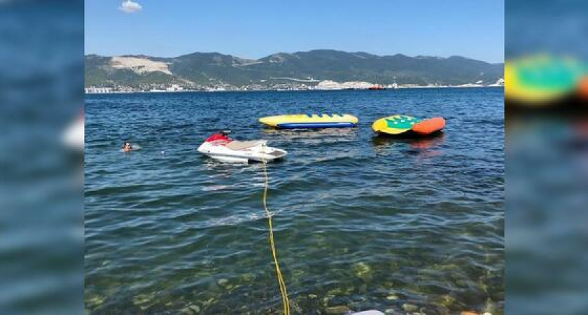 «Банан», «Таблетка» и «Бэтмэн»: в Новороссийске отдыхающих катали на опасных водных аттракционах