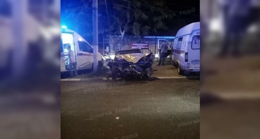 При столкновении легковушки с маршруткой в Новороссийске пострадали четыре человека