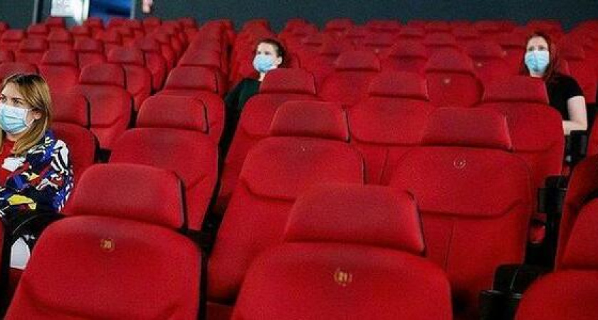 "Я лучше Нетфликс куплю": новороссийцы в шоке от цен на билеты в кино