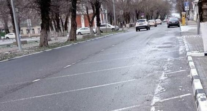 Платные парковки Новороссийска пустуют: автомобили «прячутся» в соседних дворах