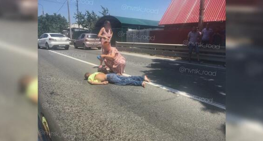 На трассе под Новороссийском «легковушка» сбила 36-летнего мужчину: на помощь пострадавшему кинулась медсестра, которая проезжала мимо