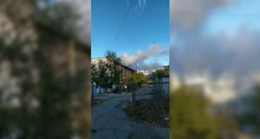 Новороссийцы сняли на видео, как из здания котельной с шумом валят клубы пара