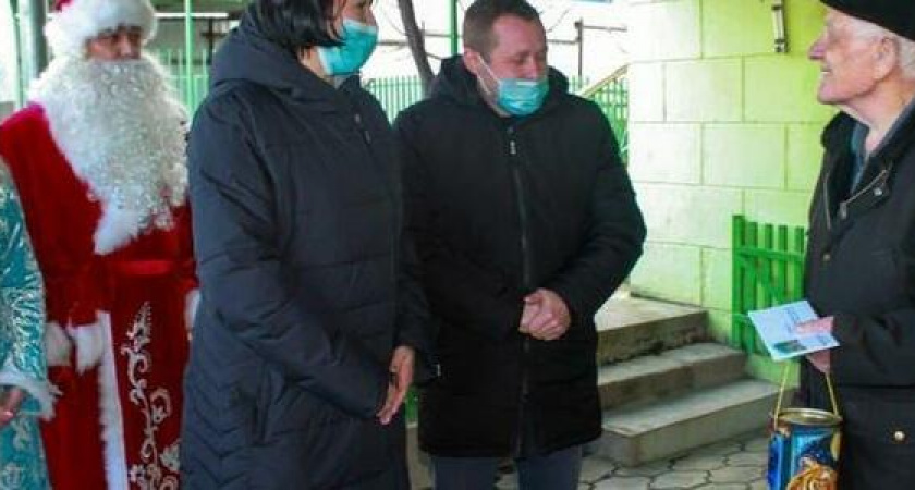 В преддверии Новогодних праздников ветеранов Великой Отечественной войны Анапы поздравил депутат Госдумы Иван Демченко