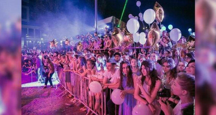 Мэр Новороссийска пообещал выступление резидентов Comedy Club на выпускном