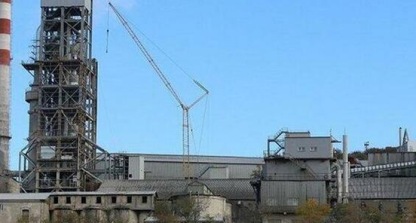 Росприроднадзор возьмёт пробы воздуха в Новороссийске после многочисленных жалоб на клубы пыли от цемзавода