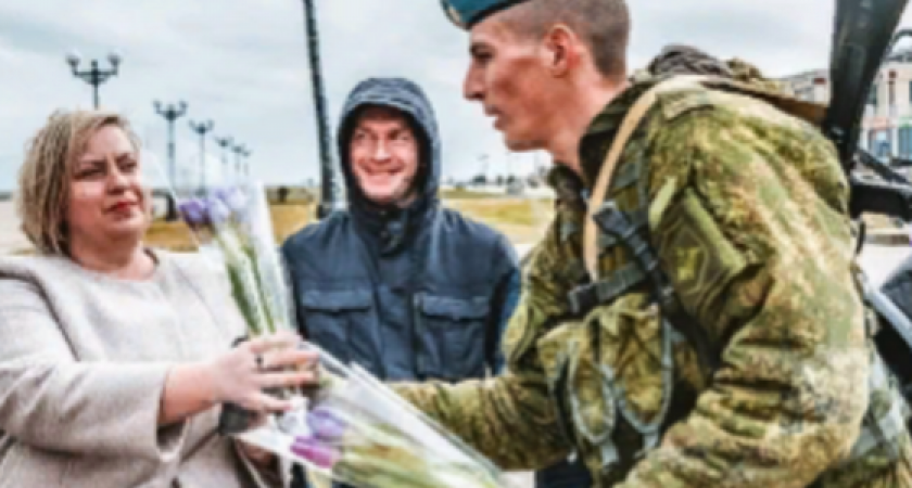 На Первом канале показали сюжет о том, как десантники поздравили женщин Новороссийска с 8 марта