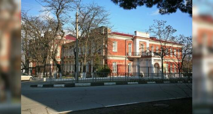 В школе Новороссийска во время урока обрушился потолок