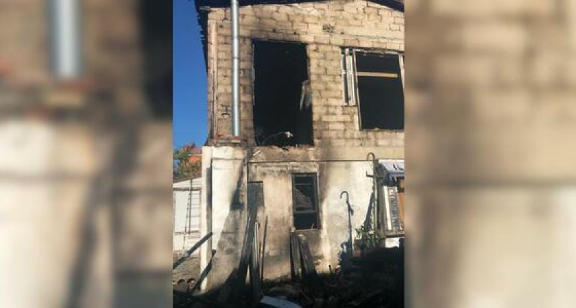 В пригороде Новороссийска сгорел двухэтажный дом: дым было видно за несколько кварталов