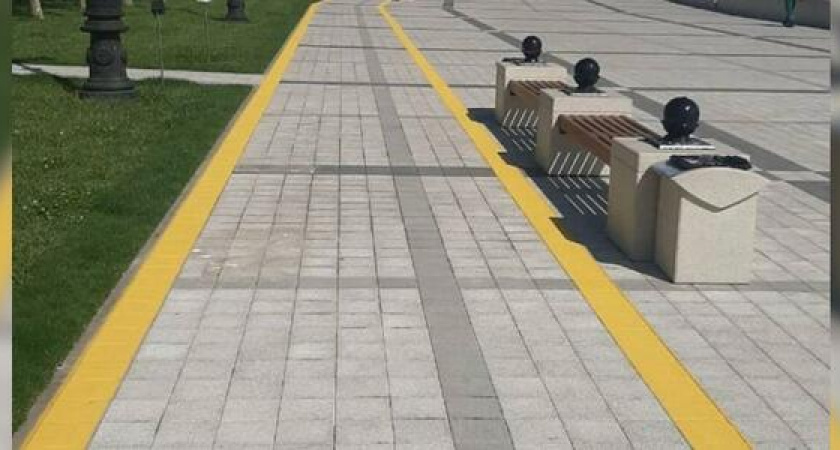 На набережной Новороссийска начали рисовать велодорожки