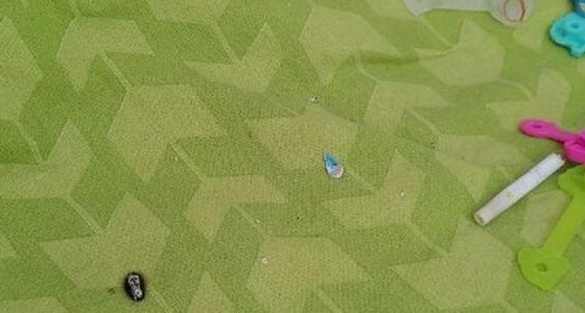 "Мог случиться пожар!": новороссийцы бросают "бычки" на балконы соседей, где играют дети