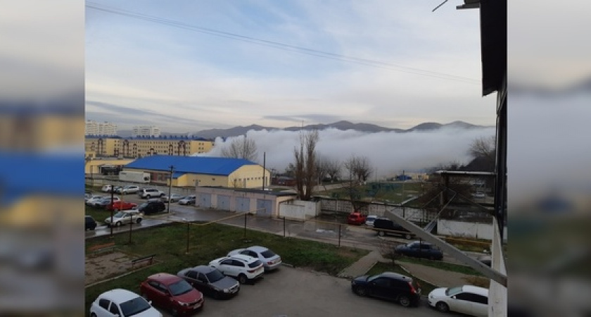 Новороссийцы обсуждают густой дым, который валит с территории военной части