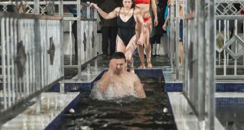 10 фото, от которых становится холодно! В Новороссийске прошли Крещенские купания