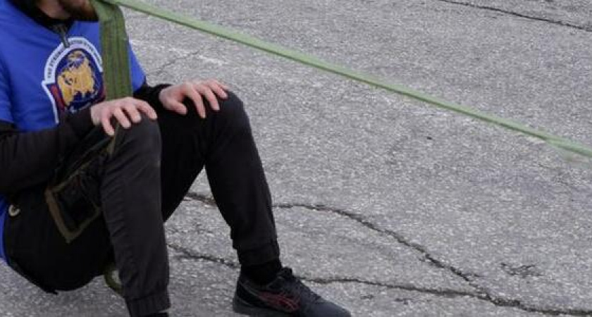 В Новороссийске силач зубами протянул 4 автомобиля общим весом более 10 тонн