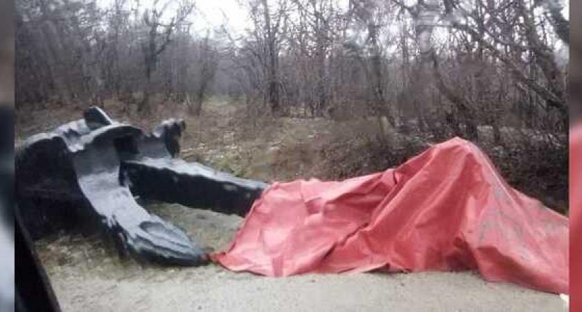 Брошенный якорь обнаружили новороссийцы на одной из улиц города: фото находки опубликовали в Сети