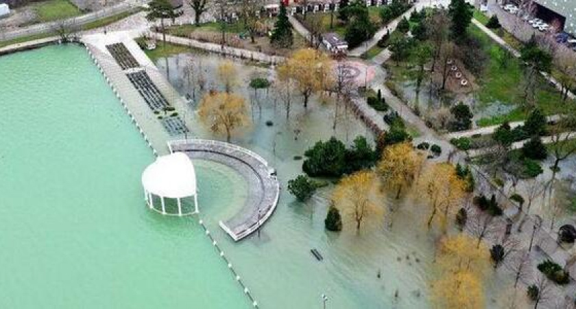 Гондольеры и пикник на воде: на Первом канале показали, как поселок Абрау-Дюрсо под Новороссийском превратился в Венецию