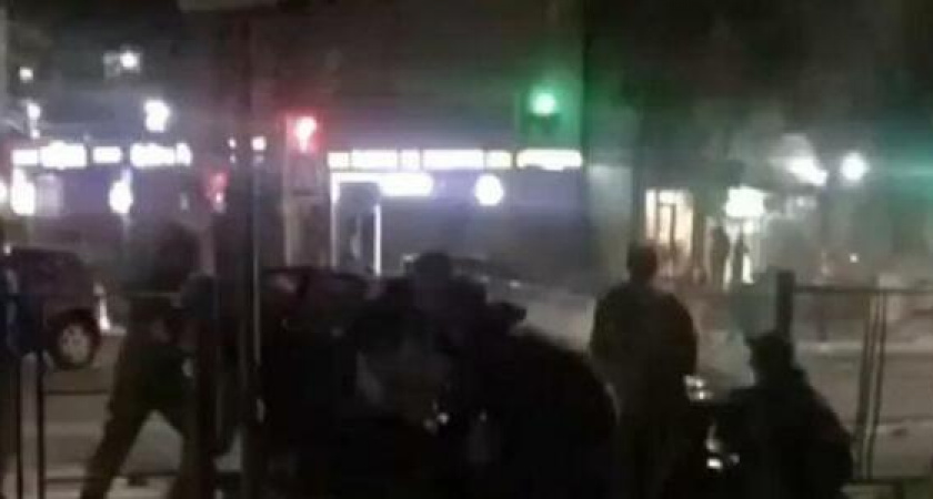 «Девушка орет, машина заблокирована!»: в центре Новороссийска водитель «Приоры» устроил ДТП