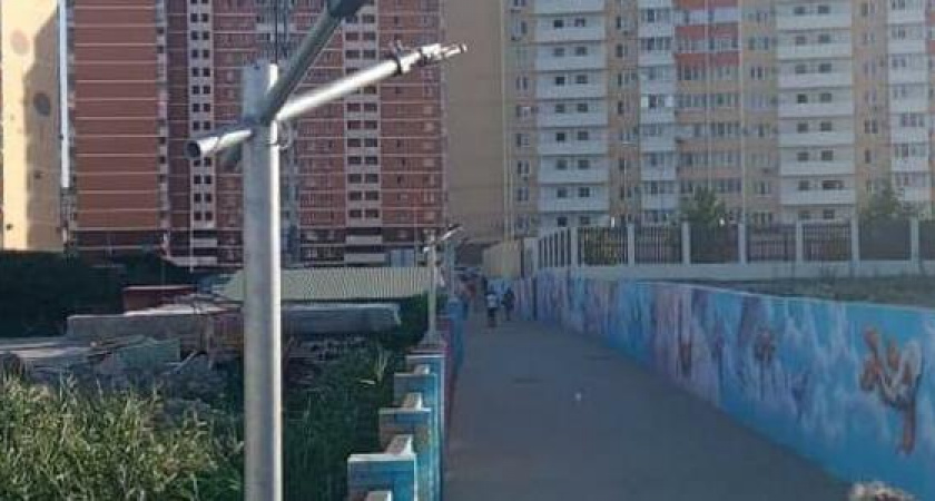Оцинкованные фонари и долгожданный тротуар появились на улице Суворовской в Новороссийске