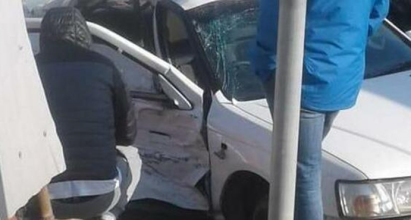 В пригороде Новороссийска пожилая женщина за рулем влетела в иномарку. Погиб молодой парень