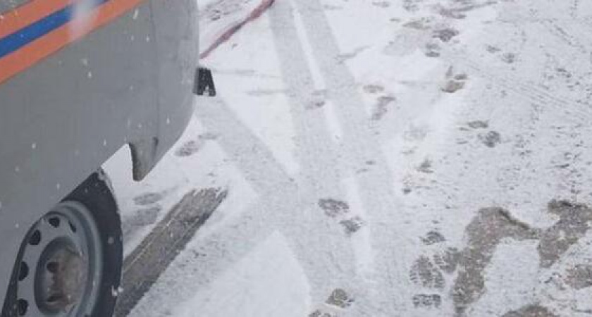 Спасатели Новороссийска всю ночь растаскивали фуры и легковушке на перевале Волчьи ворота