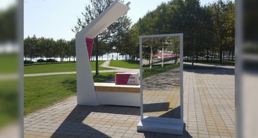 В Новороссийске появится еще одна арт-скамейка «Подключайся и качай»: где – решать вам