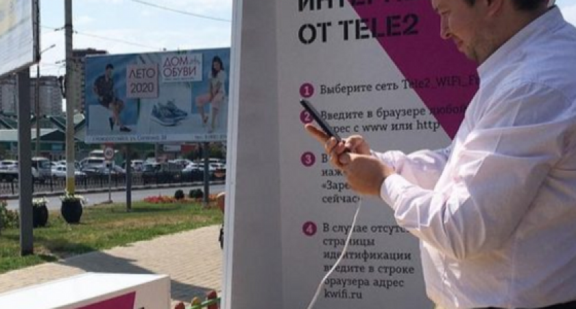 «Читай под солнцем»: в Новороссийске появилась еще одна арт-скамейка, работающая на солнечной энергии