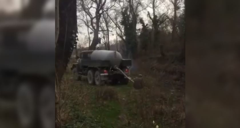 В реку под Новороссийском ассенизаторы сливают нечистоты