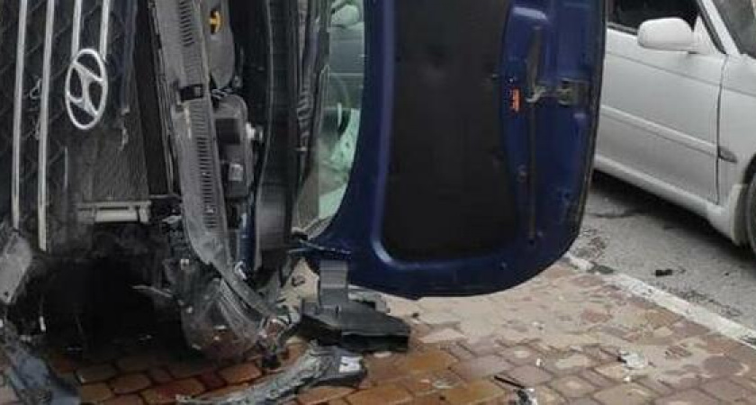 «Хюндай» снес «морду» «Субару» и перевернулся: в Новороссийске произошло жесткое ДТП