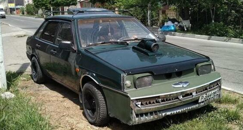 По улицам Новороссийска ездит ВАЗ-аллигатор с подзорной трубой на капоте