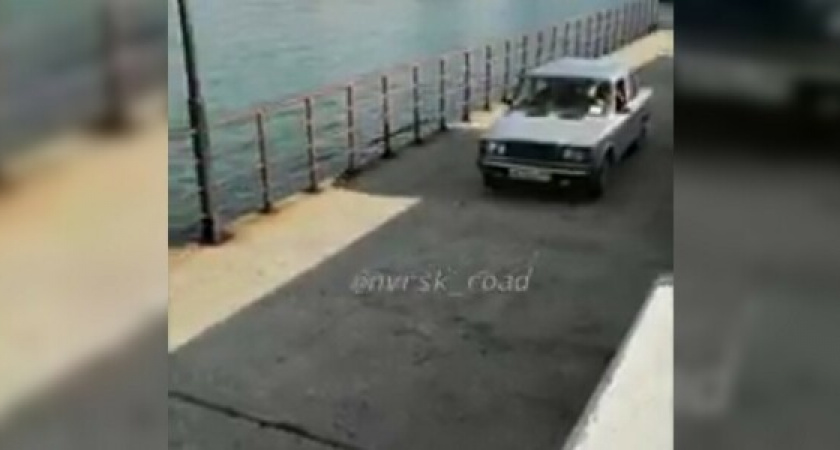 «Инвалид, которому все нипочем», рассекает на автомобиле по центральному молу в Новороссийске